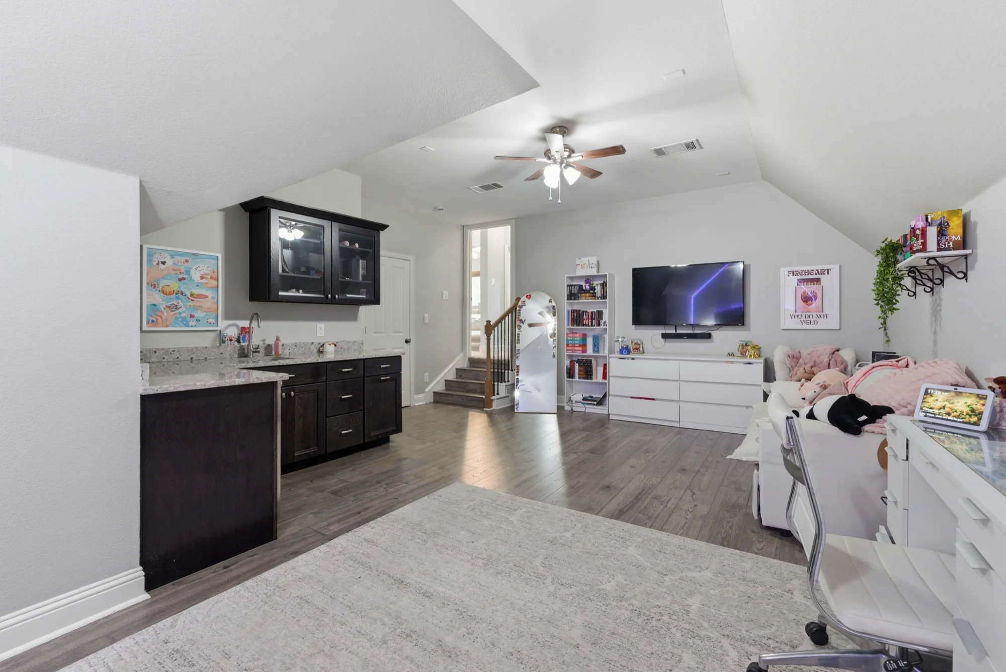 Guest bedroom four alternate view
