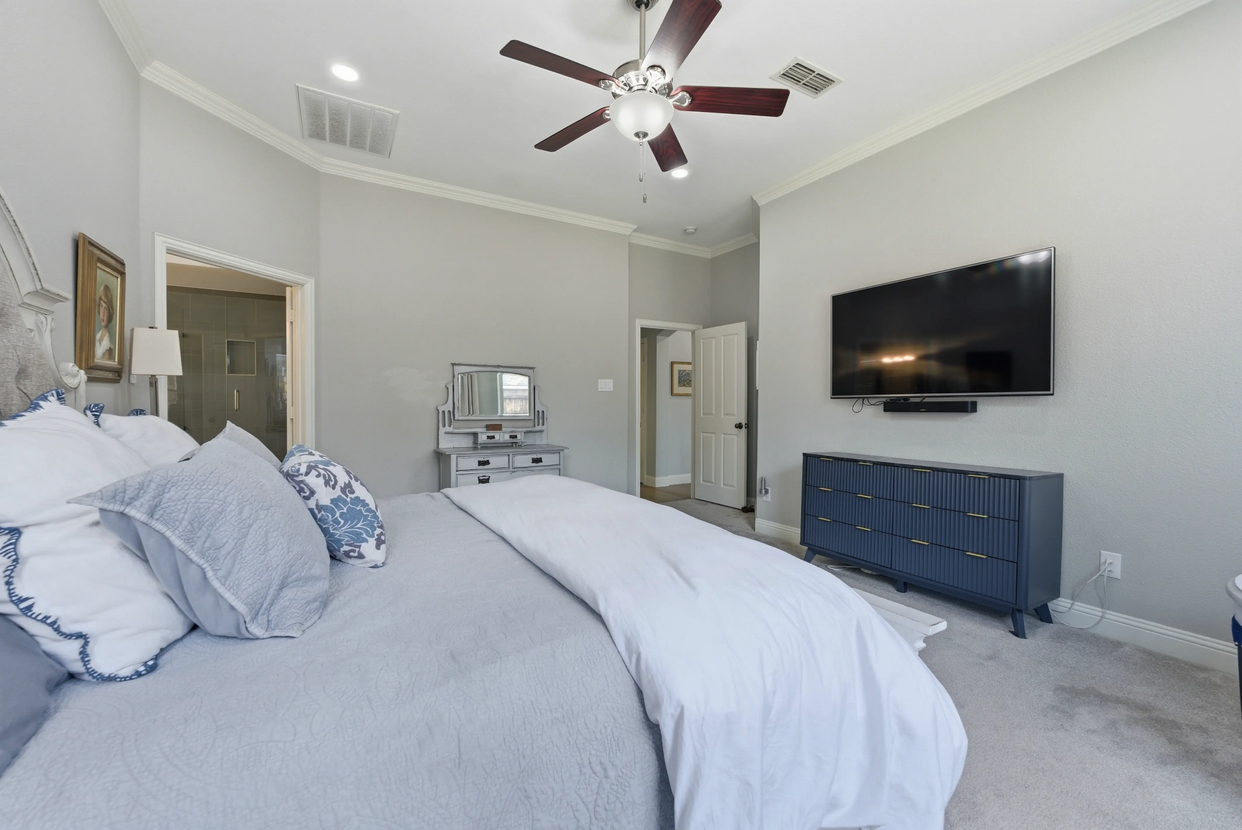 Primary bedroom detail